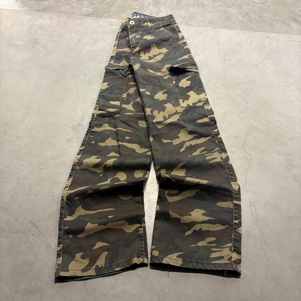 Vintage Y2K/2000s Baggy Camo Skater Style VIP Streetwear Style Camo Cargo Pants